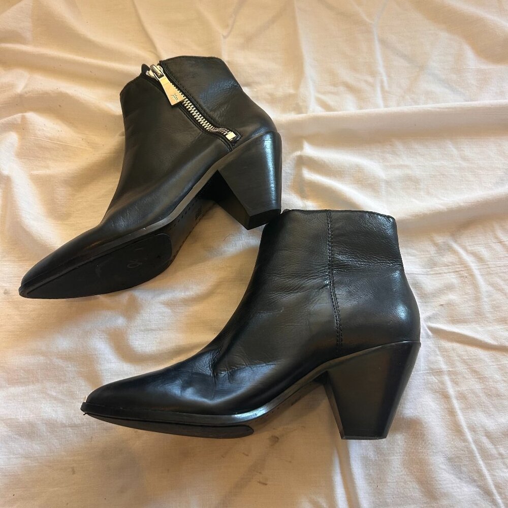 Frye Black Leather Pointed Toe Ankle Boots – Like New – Size 9